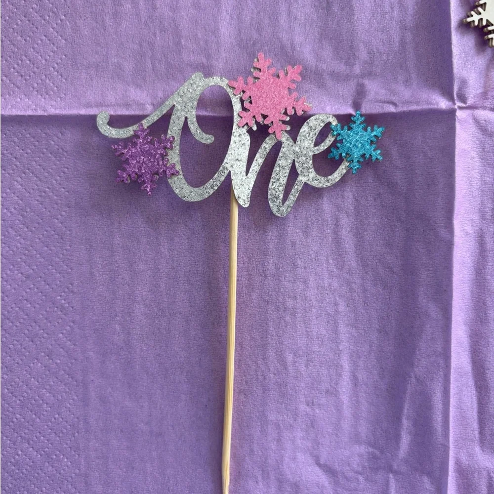 24 Winter Wonderland Snowflake Cake/Cupcake Toppers
